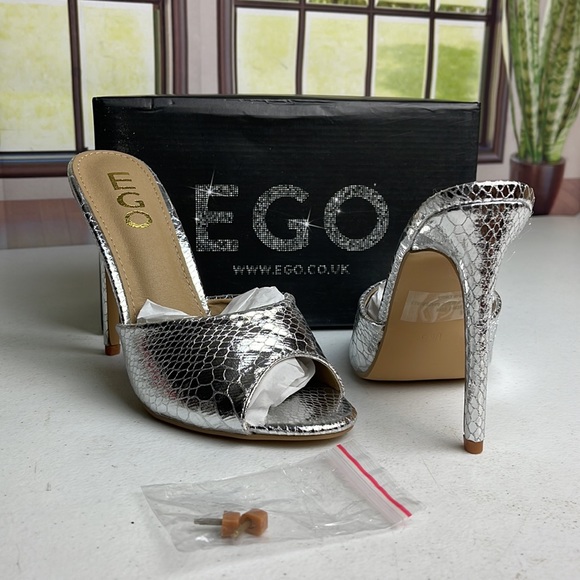GLYN PEEP TOE HEEL MULE IN METALLIC SILVER CROC PRINT FAUX LEATHER - Picture 3 of 4